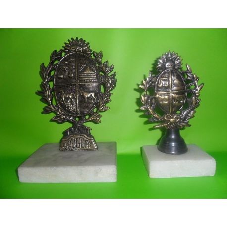 Esculturas de bronce sobre mármol escudo uruguayo Nº 1 15 y cm Nº 2 17 cm