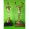 Esculturas de bronce Victoria sobre madera 30 cm y Triunfo sobre madera 32 cm